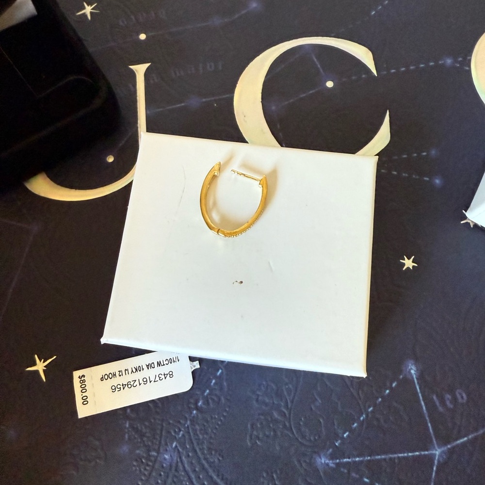 New Macy’s Pure Yellow Gold 10K Genuine Diamonds Small Oval Hoops Earrings - Picture 11 of 17